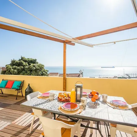 Spectacular Terrace View Of Tagus Apartmán *