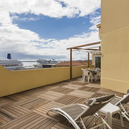 Апартаменты Spectacular Terrace View Of Tagus *